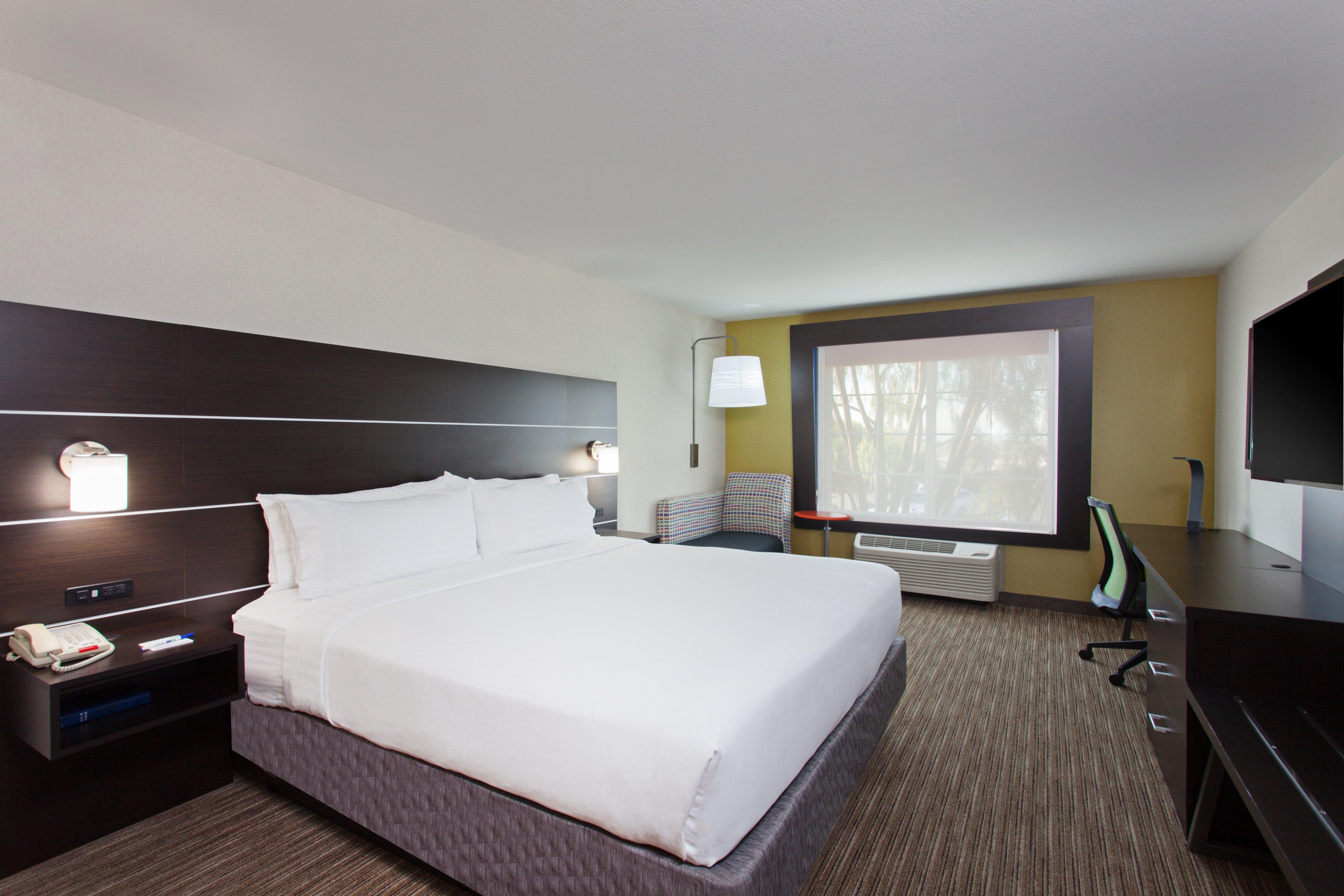 Holiday Inn Express & Suites Oakland - Airport By Ihg Exterior photo