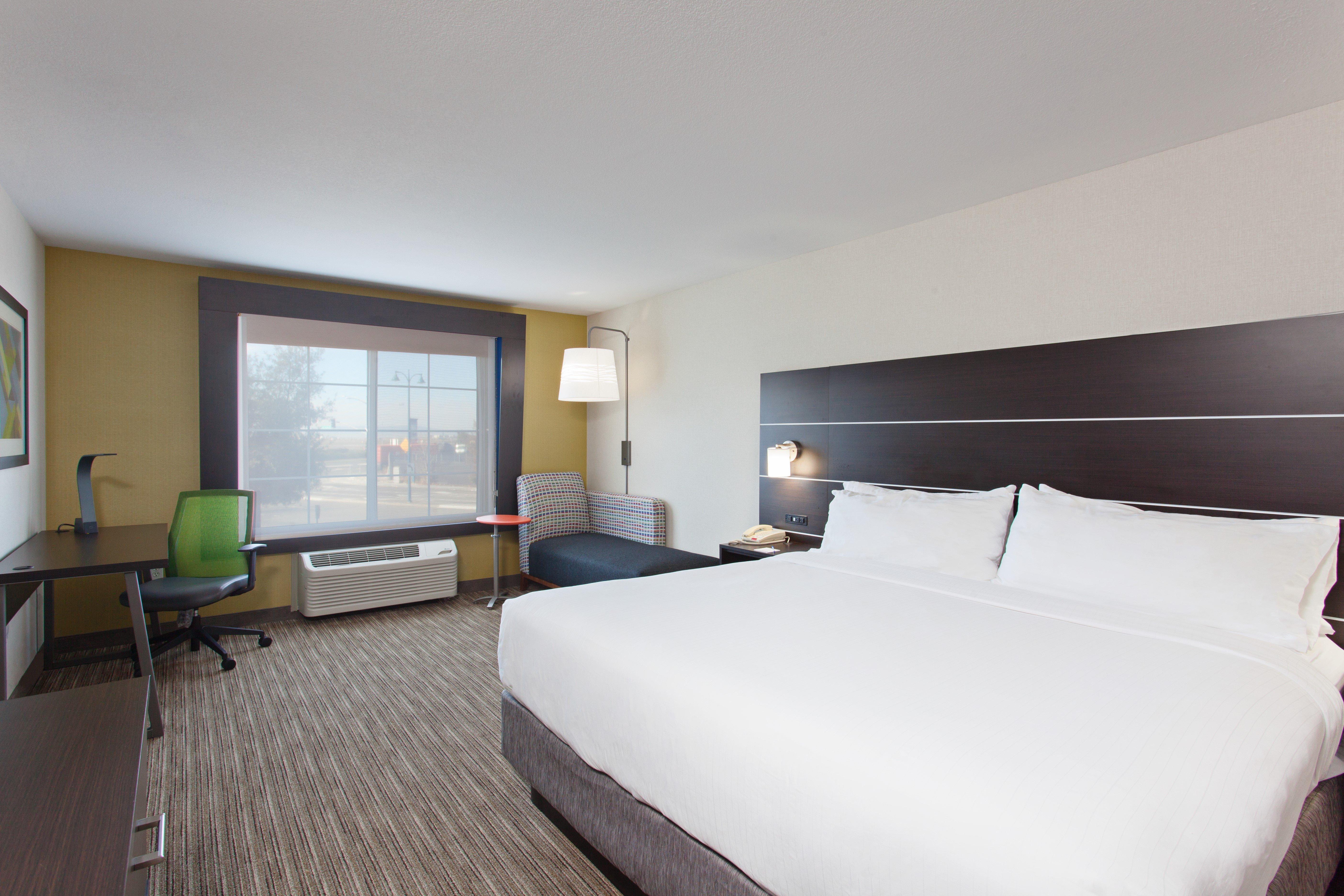 Holiday Inn Express & Suites Oakland - Airport By Ihg Exterior photo