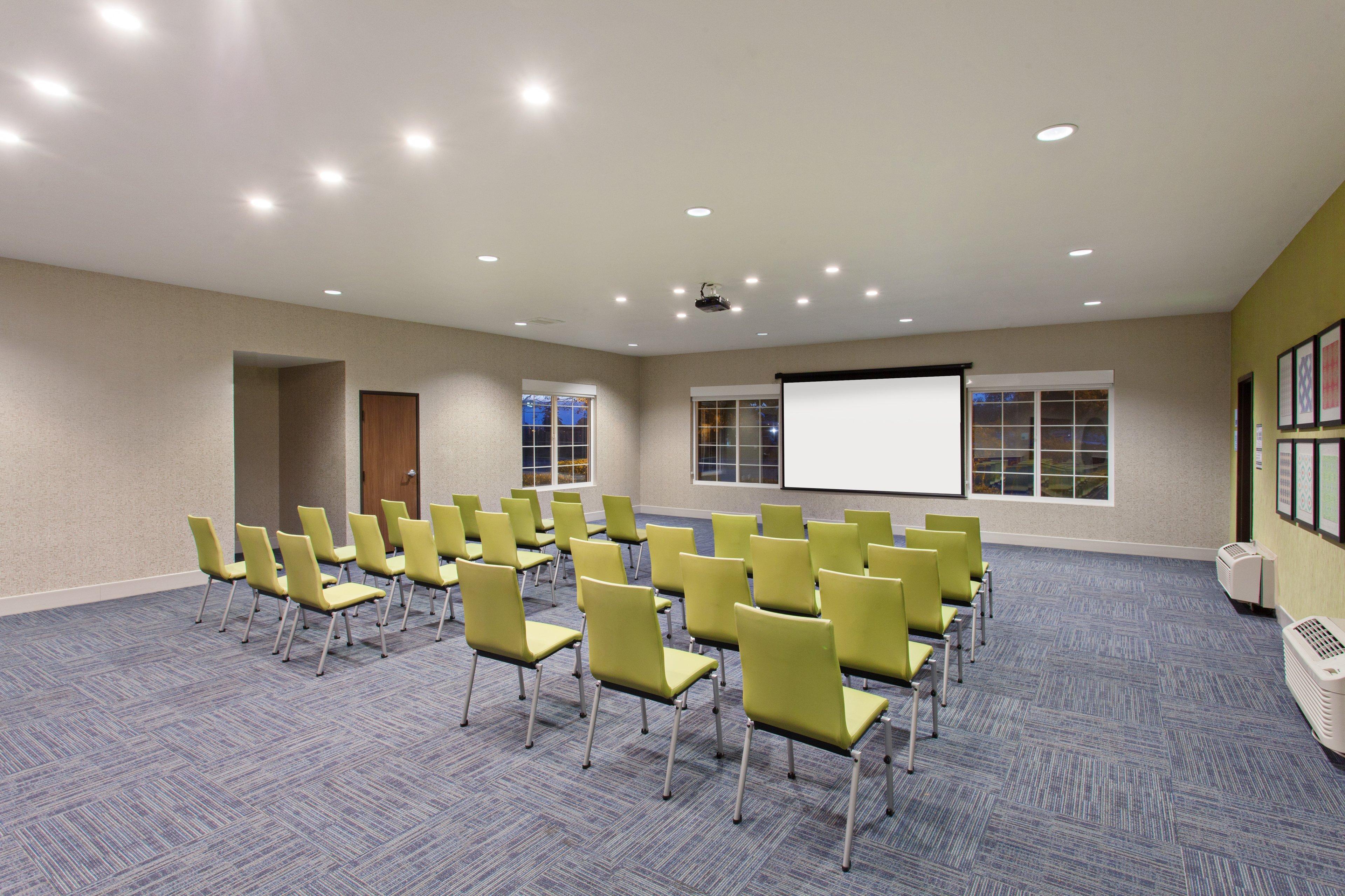 Holiday Inn Express & Suites Oakland - Airport By Ihg Exterior photo