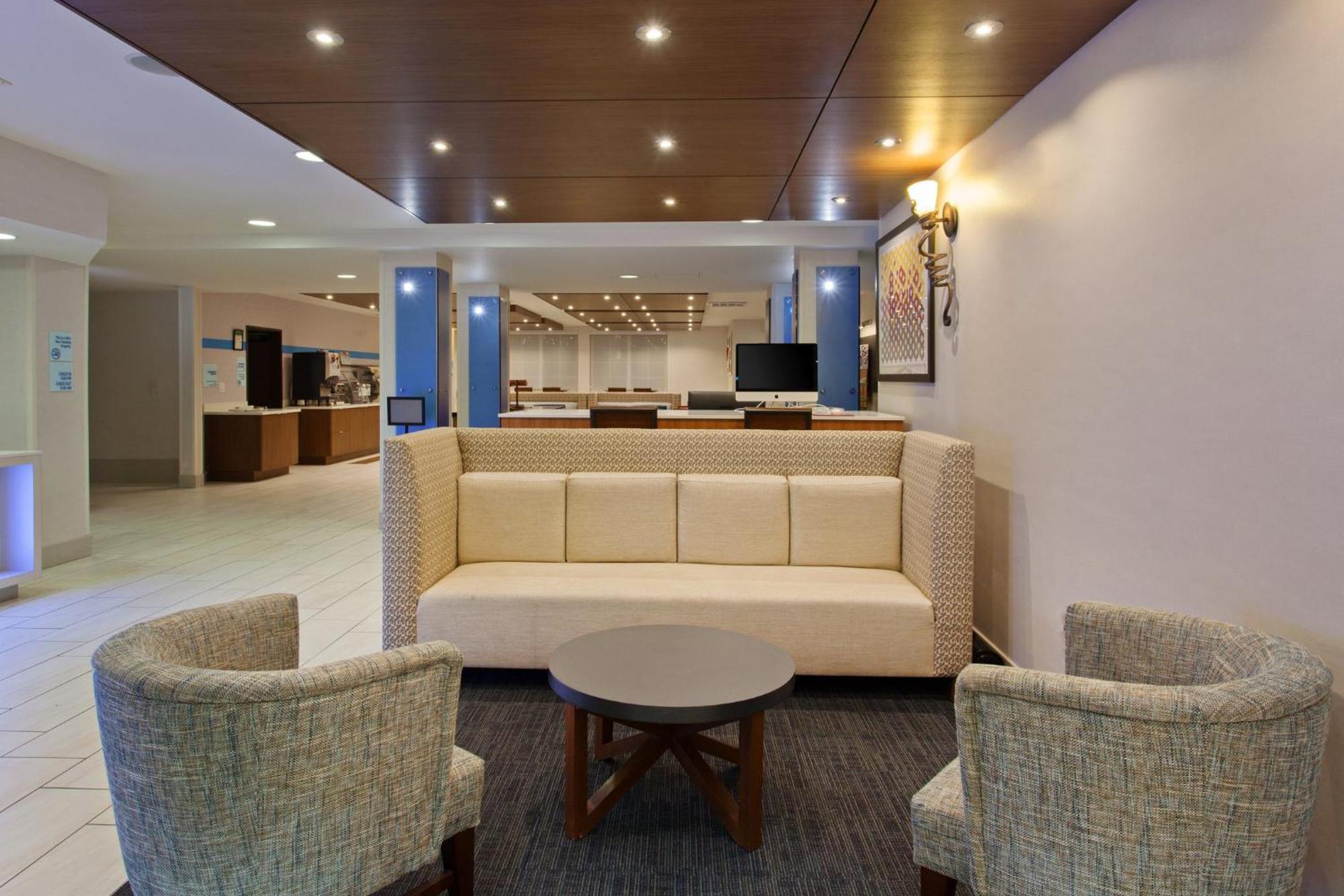 Holiday Inn Express & Suites Oakland - Airport By Ihg Exterior photo