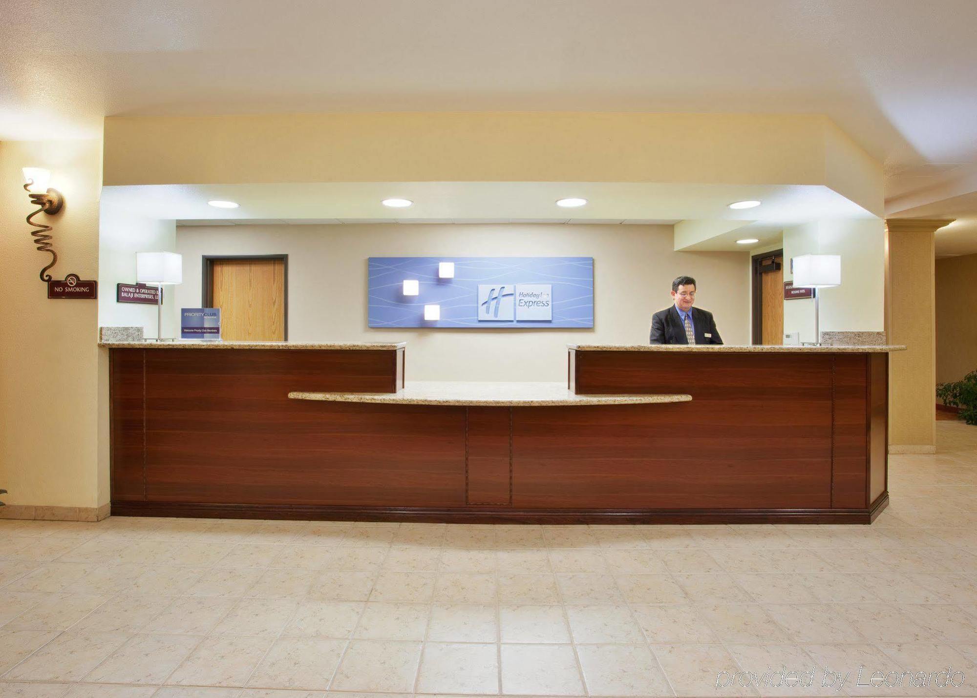 Holiday Inn Express & Suites Oakland - Airport By Ihg Exterior photo